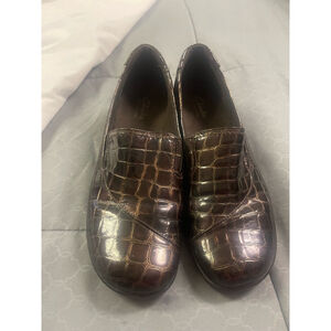 Women's Clarks Slip-On Loafers Brown